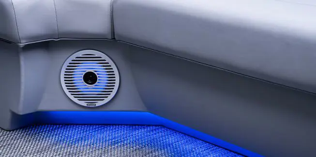 Integrated Kicker speaker on a Bennington SX Line pontoon boat.