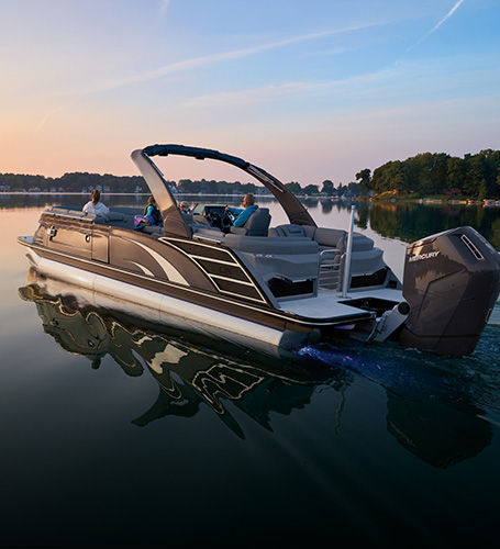 Family cruises on a Bennington Pontoon Boat at sundown. 