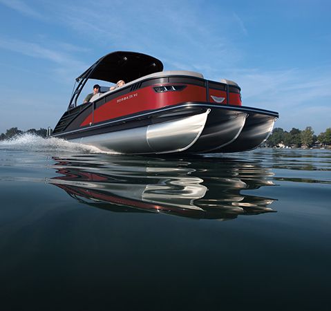 Sporty style featured on Bennington L Series pontoons.