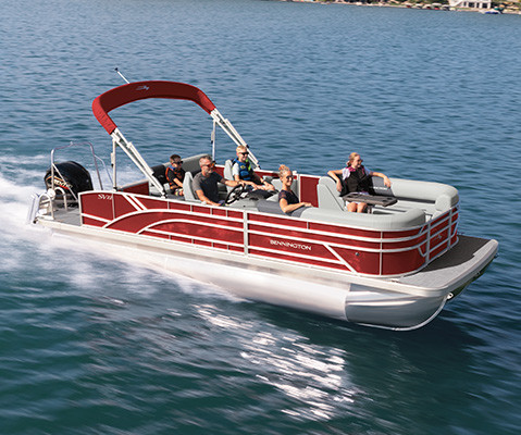 Family of 5 speeding on lake on a Bennington S One Line Pontoon Boat. 