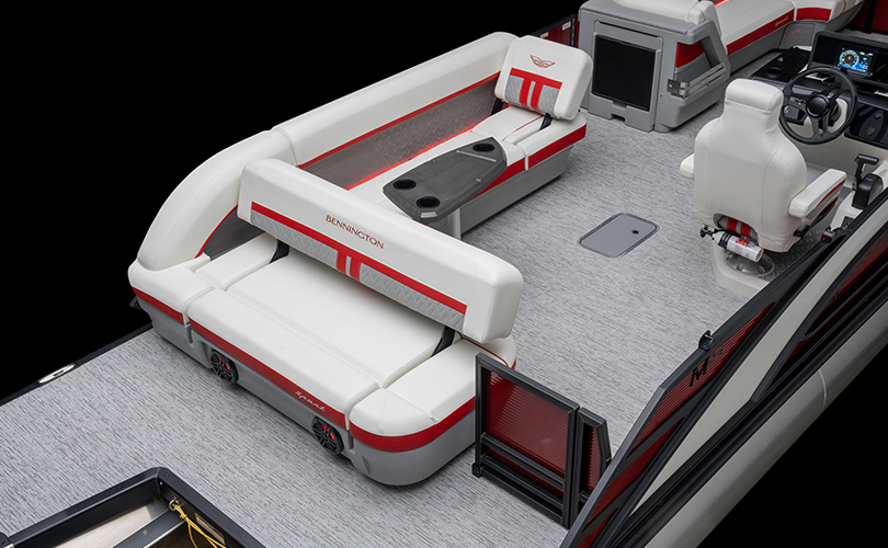 Bennington Pontoon Boat L Bench floor plan configuration. 