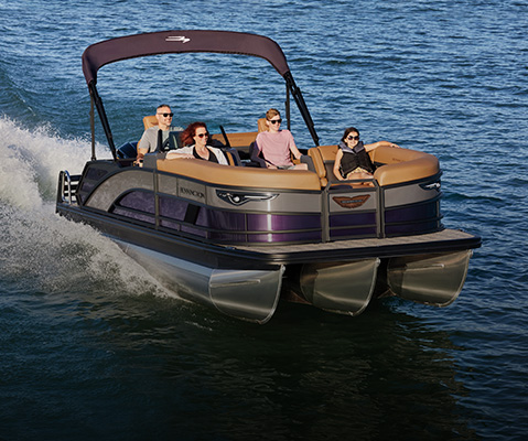 Front view of an Aluminum Bennington Pontoon speeding on the water. 