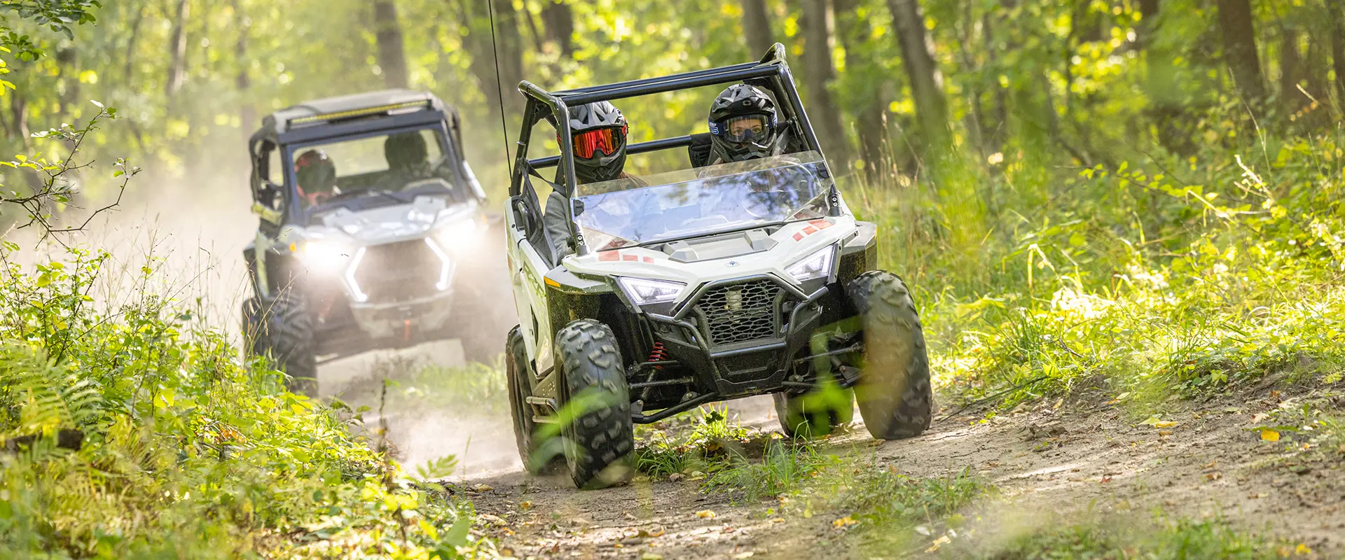 2 kids riding RZR 200