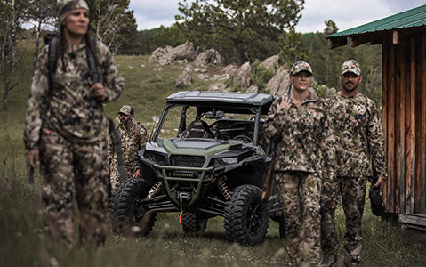 A group of hunters with their GENERAL XP 1000 PURSUIT EDITION