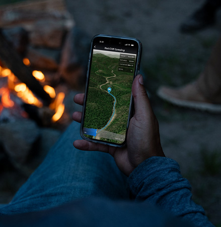 A person sharing their route using the RIDE COMMAND app on their smart phone.