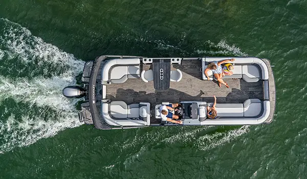 vue aérienne de la configuration d’un ponton godfrey monaco entertainment
