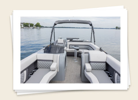floor layout on a godfrey aquapatio entertainment pontoon
