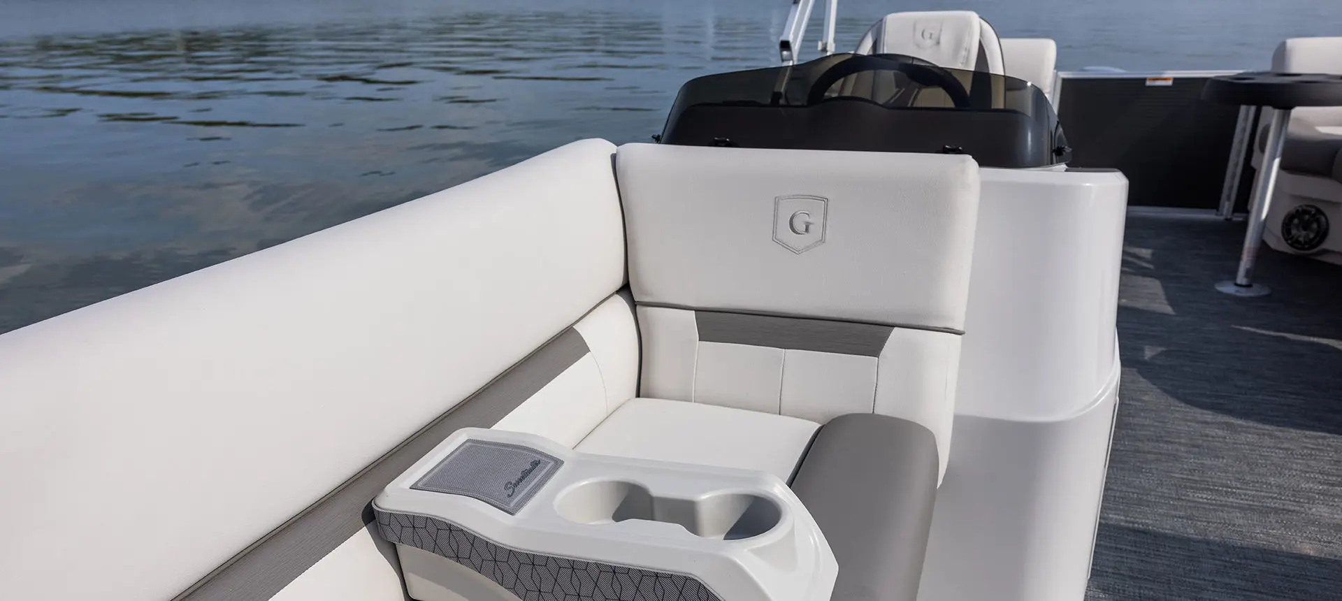 split bench seat on a godfrey Sweetwater Xperience split bench pontoon