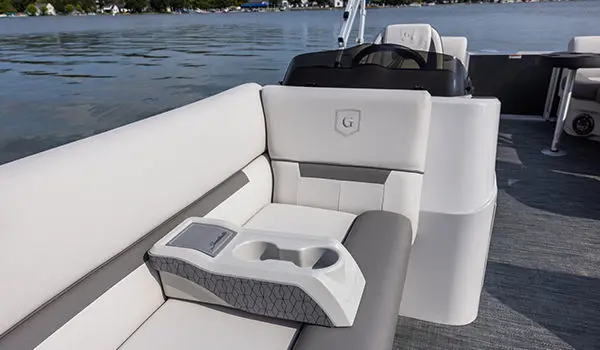 split bench seat on a godfrey Sweetwater Xperience split bench pontoon