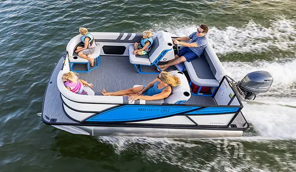 vue aérienne d’un ponton godfrey mighty g cruise sur un lac