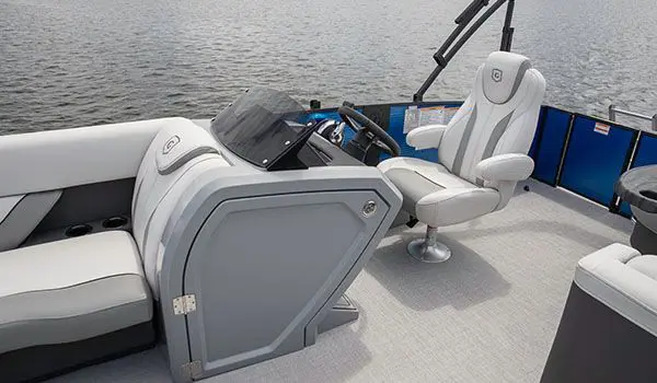 captain's chair and helm on a godfrey monaco cruise pontoon