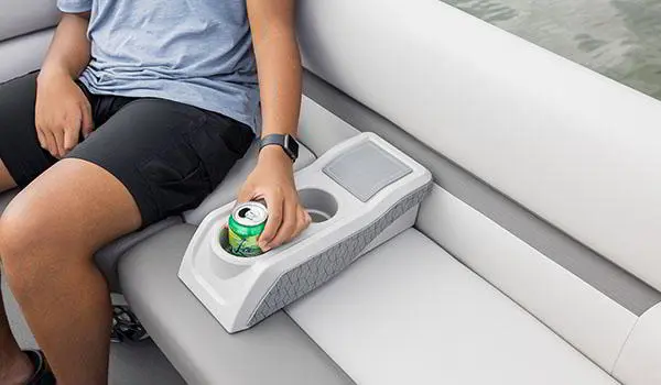 porte-gobelet mobile sur un ponton godfrey xperience fishing
