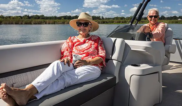 4 girls relaxing at the table on a godfrey sweetwater pontoon