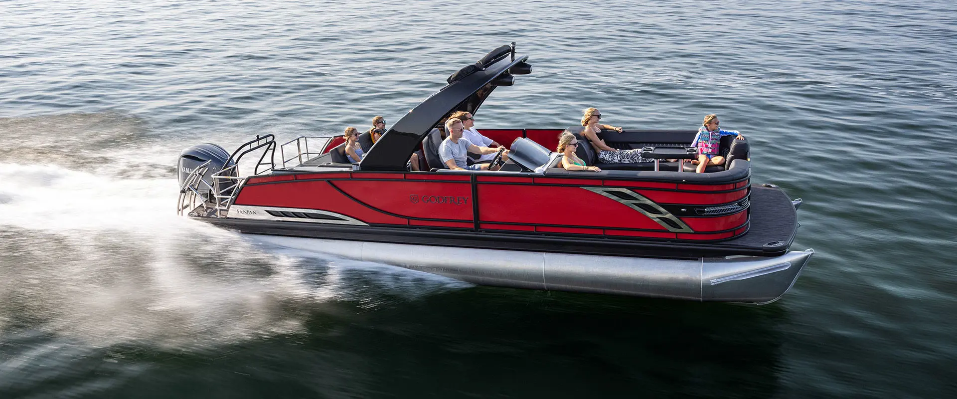 Sanpan 2700 SFLC with Crimson Exterior