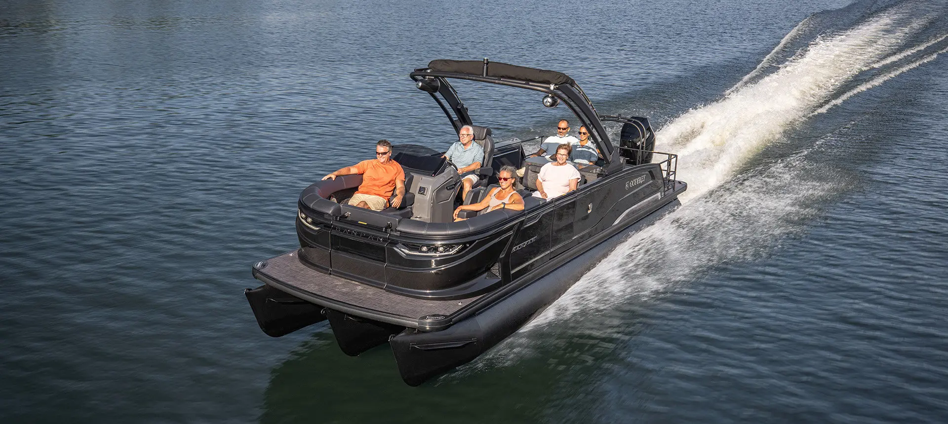 6 people enjoying a lake cruise on a Godfrey Sanpan pontoon boat.