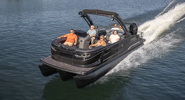 6 people enjoying a lake cruise on a Godfrey Sanpan pontoon boat.
