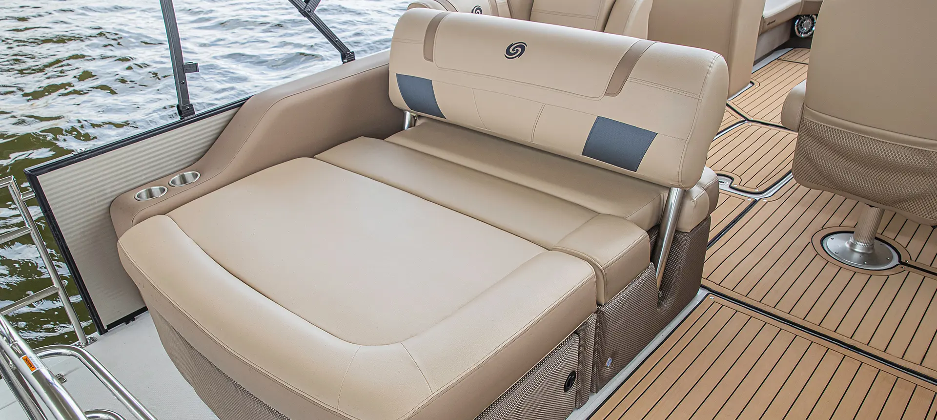 Specs FunDeck 236 SFL OB Hurricane Deck Boats