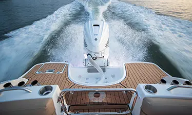 outboard motor on a hurricane sundeck 2690 OB deck boat