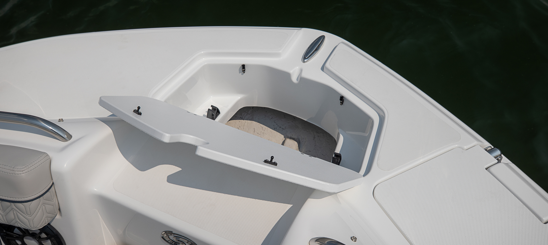 Specs: SunDeck 2400 OB | Hurricane Deck Boats