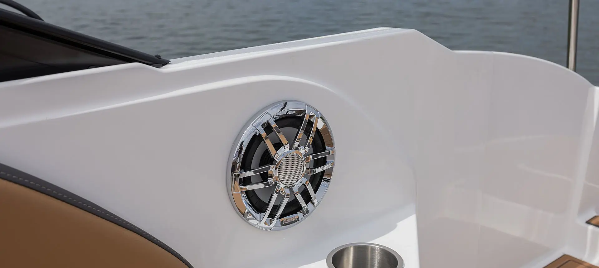 integrated speakers on a hurricane sundeck 235 OB deck boat