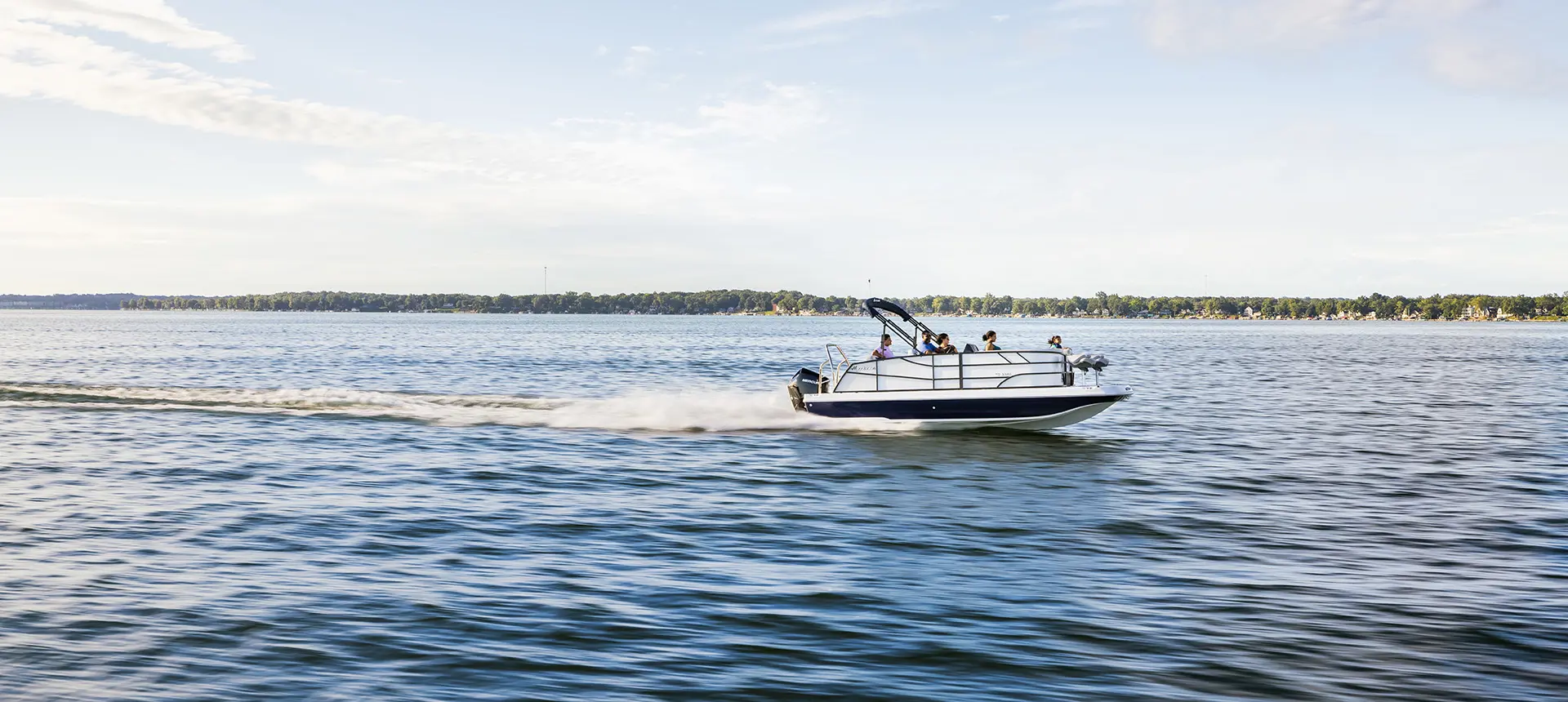 side view of hurricane fundeck 2260 ref ob on lake
