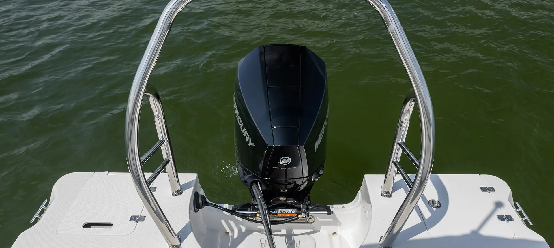 engine view of a hurricane fundeck 2260 ref ob