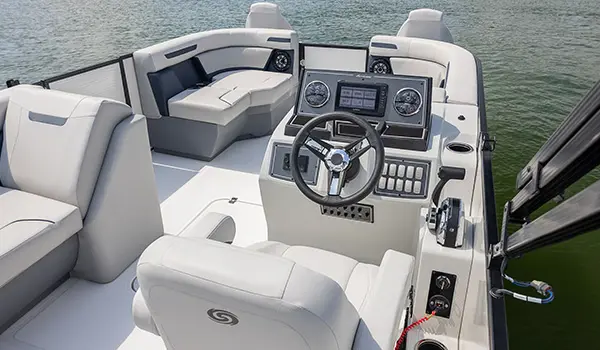steering console on a hurricane fundeck 2260 ref ob