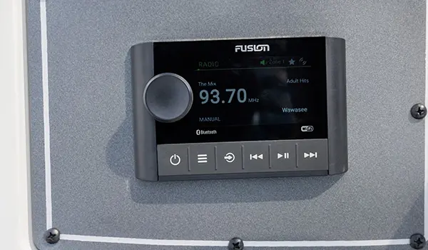 radio on hurricane fundeck 2260 ref ob