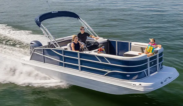 hurricane fundeck 2260 re ob cruising on water