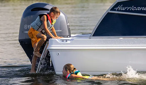 kid goes down ladder on the back of hurricane fundeck 2260 re ob