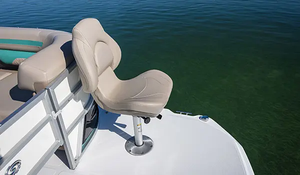 seating on a hurricane fundeck 2360 ref ob