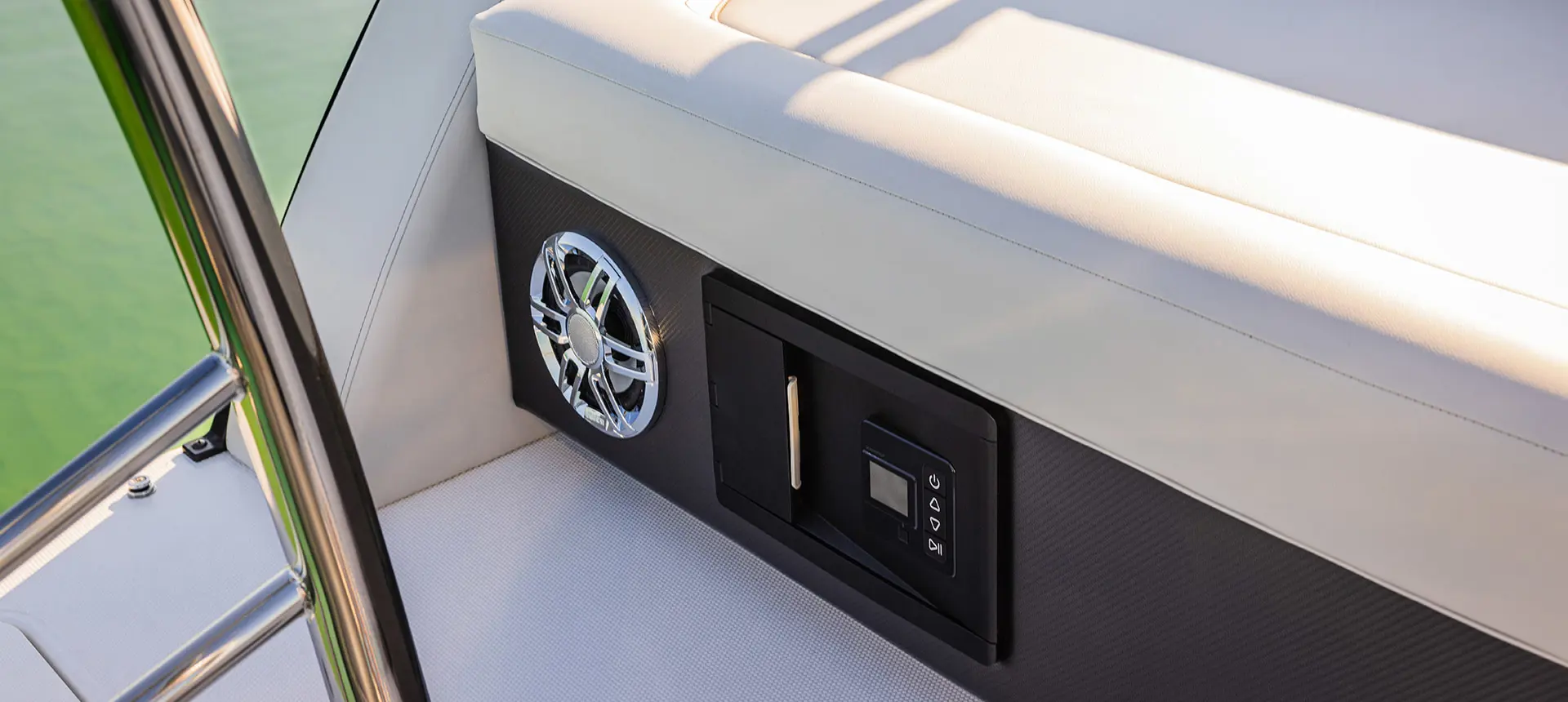 speaker detail on a hurricane fundeck 2360 sfl ob