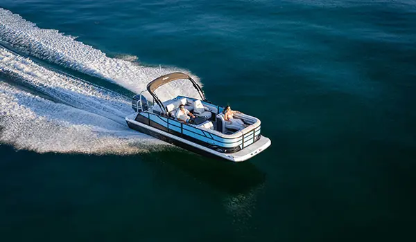 overhead view of a speeding hurricane fundeck 2360 sfl ob