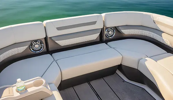 rear seating on a hurricane fundeck 2360 sfl ob