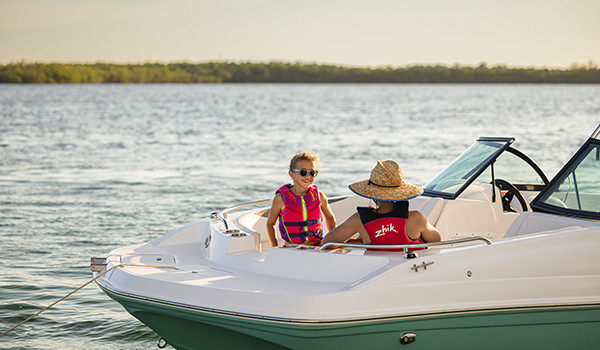 Specs: SunDeck 187 Outboard | Hurricane Deck Boats
