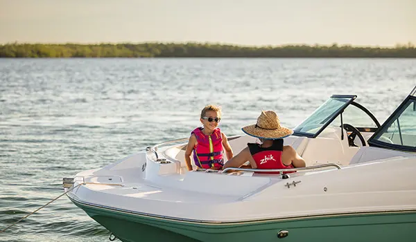 front view of cruising hurricane sundeck 187 ob