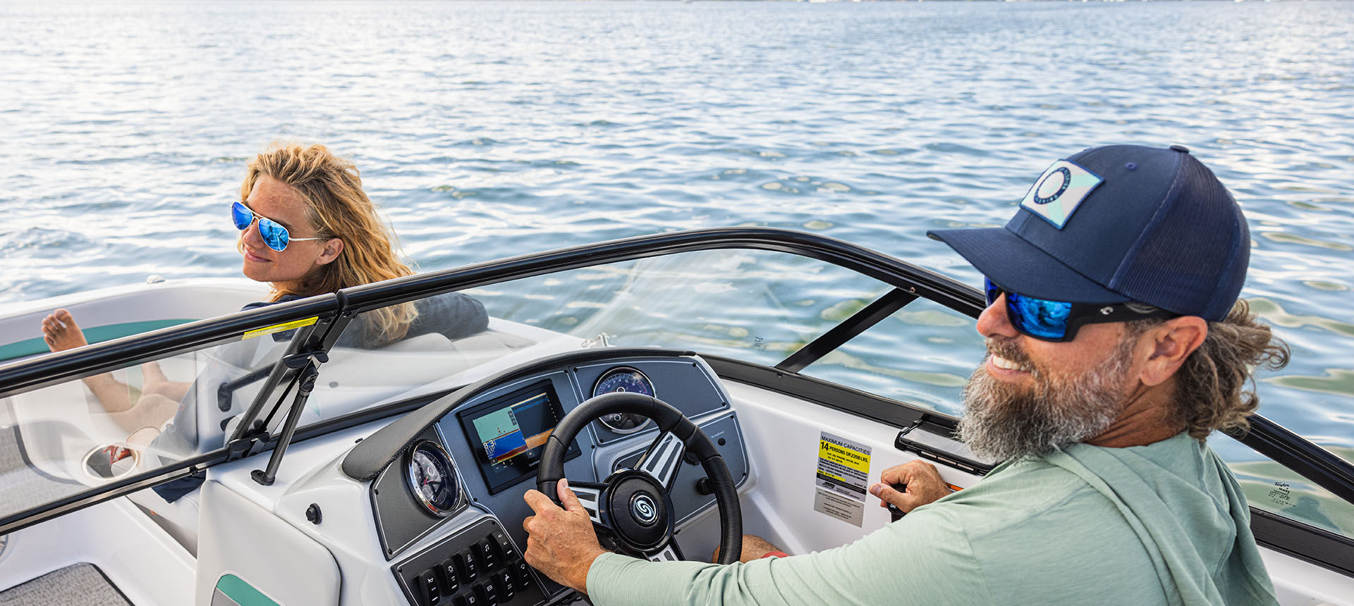 Specs: SunDeck 217 Outboard | Hurricane Deck Boats EN-CA