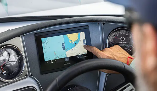 dashboard of hurricane sundeck 217 ob
