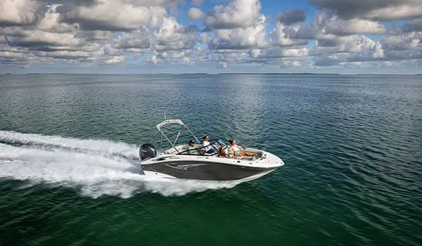 hurricane sundeck 217 ob cruising on water