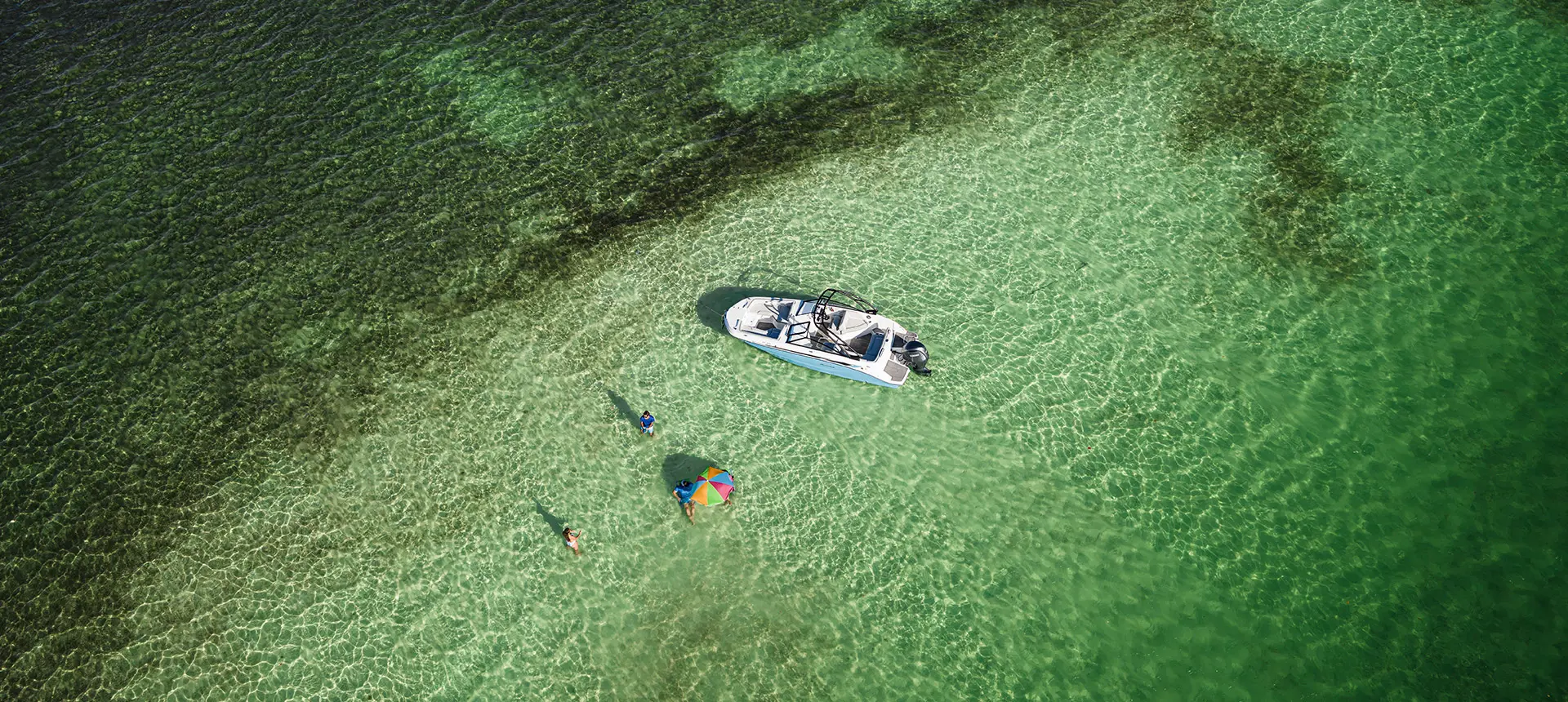 overhead view of hurricane sundeck 235 ob