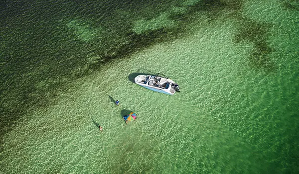 overhead view of hurricane sundeck 235 ob