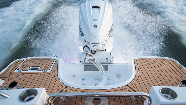 outboard motor on a hurricane sundeck ob boat