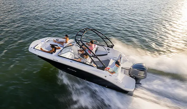 overhead view of hurricane sundeck 235 ob on lake