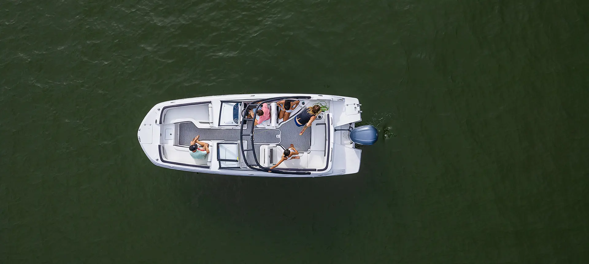 overhead view of hurricane sundeck 235 ob