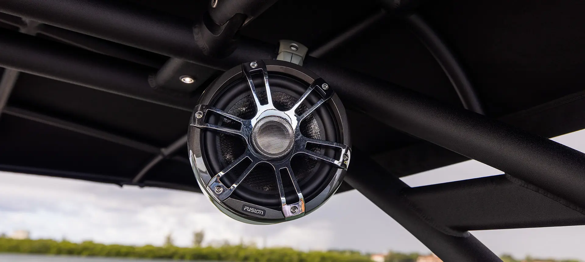 fusion speakers on the tower of a hurricane sundeck 2600 ob deck boat