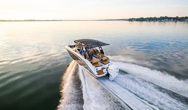 hurricane sundeck 2600 ob deck boat cruising on the ocean