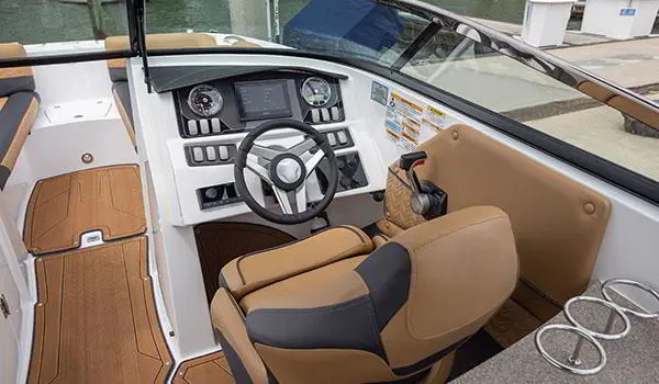 captain's chair and the helm on a hurricane sundeck 2690 ob deck boat