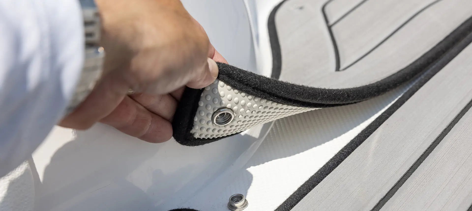 Detachable flooring on a Hurricane SunDeck Sport 188 IO deck boat.
