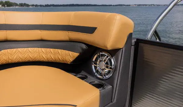 Seating detail & speaker on a Hurricane FunDeck 2360 SBC OB.