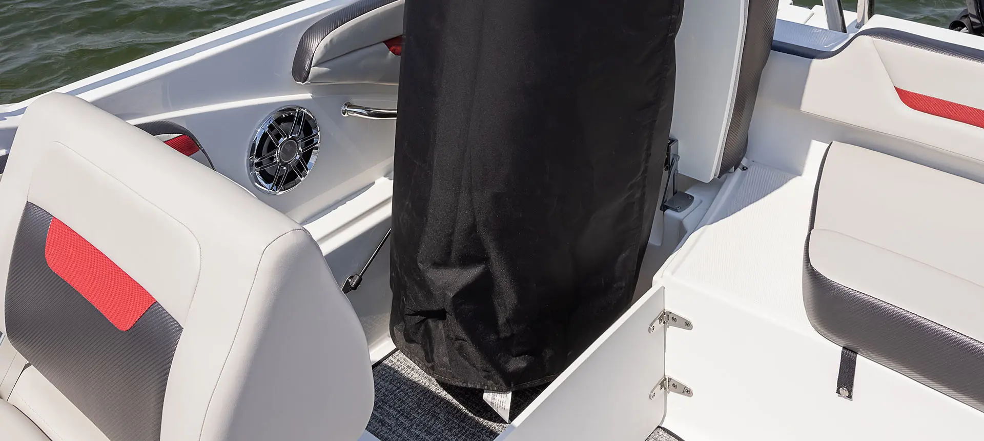 Pop up changing room on a Hurricane SunDeck Sport 205 OB deck boat.